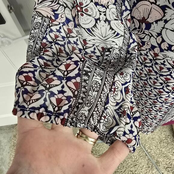 Women's Fun 2 Fun Lightweight Multicolor Paisley V-Neck Blouse - Size Medium - Picture 5 of 9